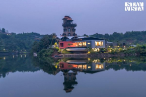 StayVista at Kai By The Lake with Pool